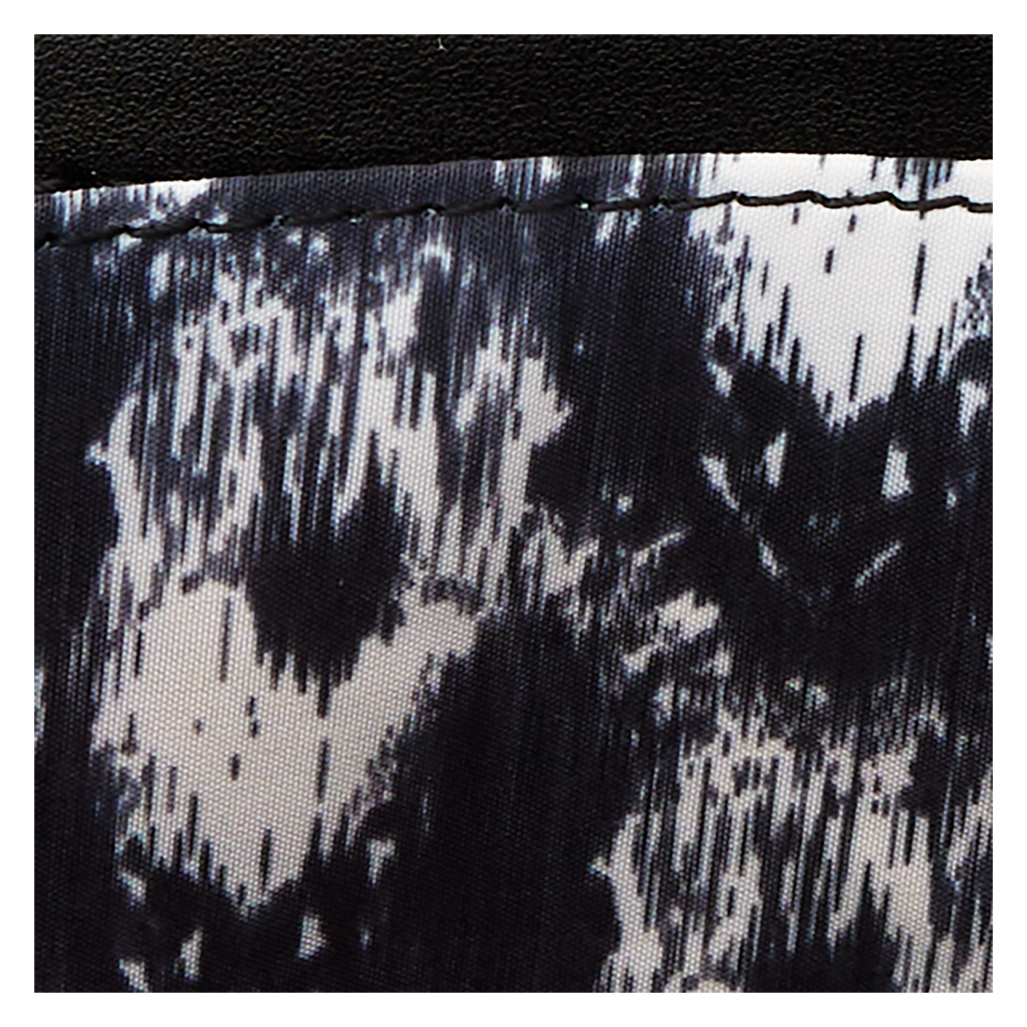 I Heart Horror It Pennywise Glow Crossbody Bag - Image 9