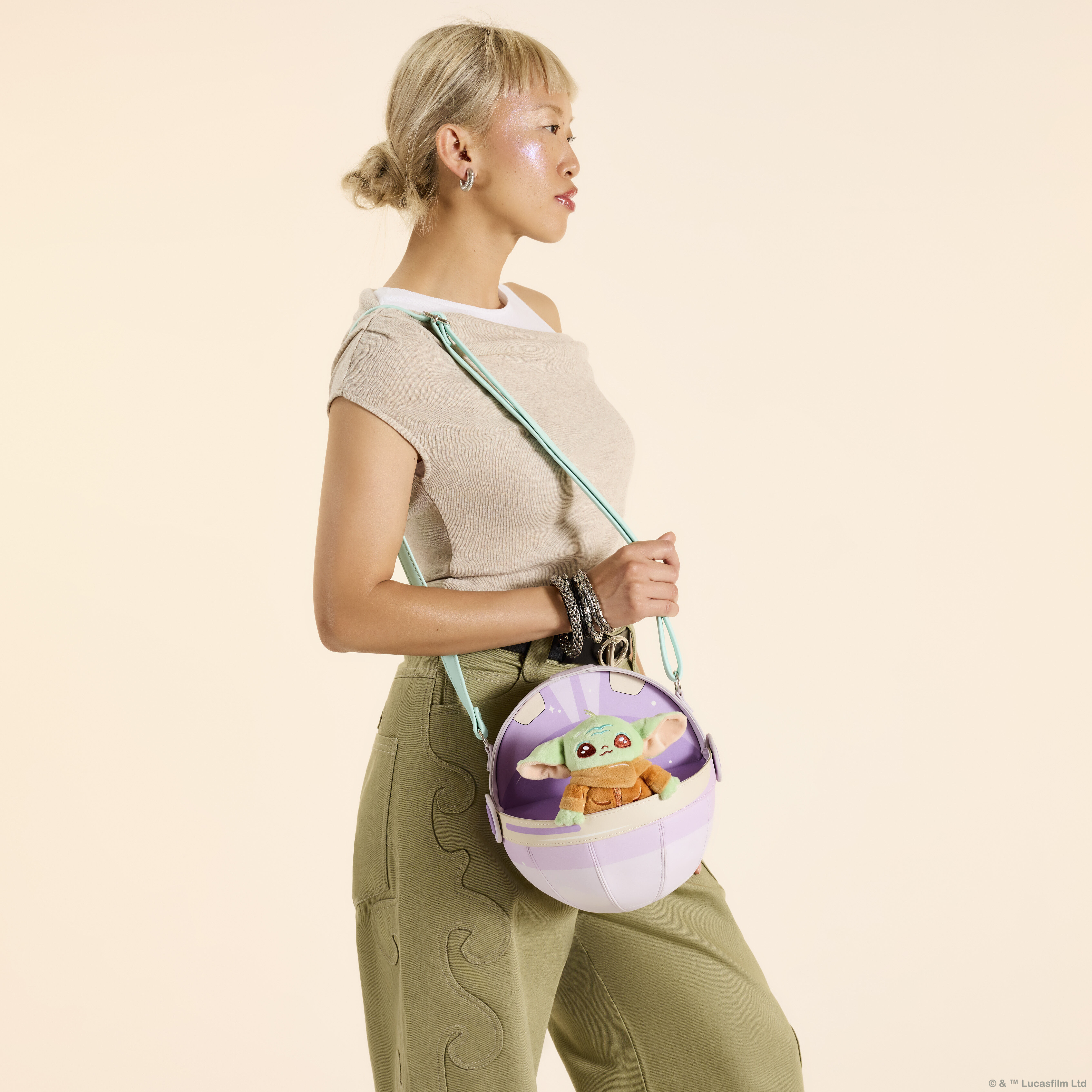 The Mandalorian Grogu Figural Pod Plush Crossbody Bag - Image 3